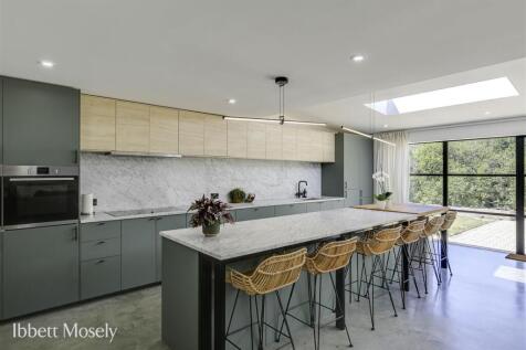 11 Kitchen.jpg