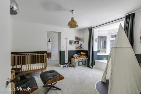 23 Bedroom.jpg