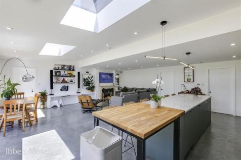 6 Kitchen dining.jpg