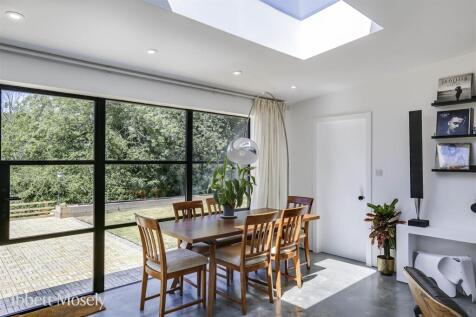7 Dining Area.jpg