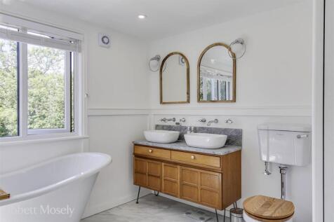 29 Bathroom 1.jpg