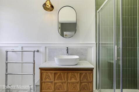 31 En-Suite.jpg