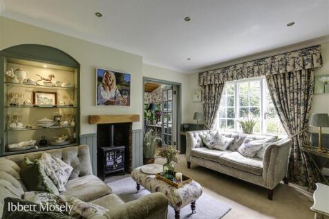 9 Family Room.jpg