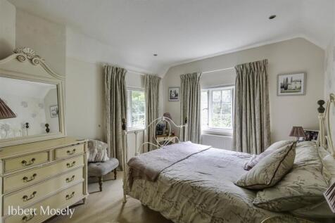 16 Bedroom 1.jpg