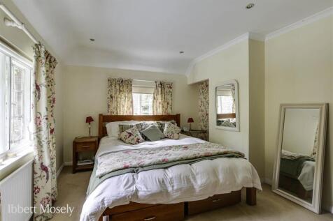 18 Bedroom.jpg