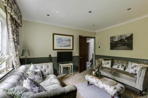 10 Family Room.jpg