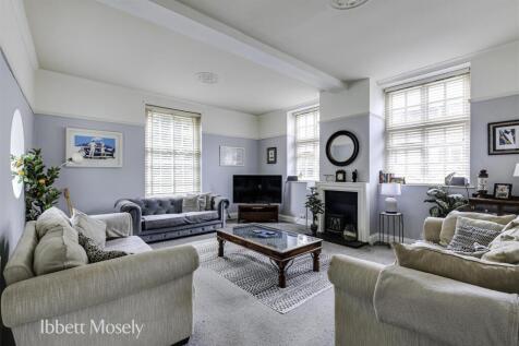 6 Living Room.jpg