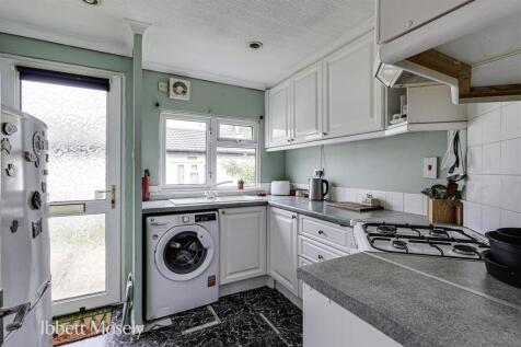 8 Kitchen.JPG
