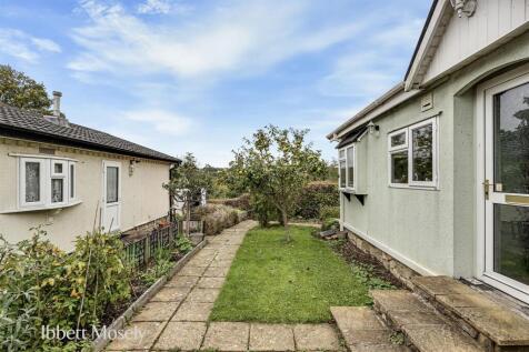 13 Front garden.JPG