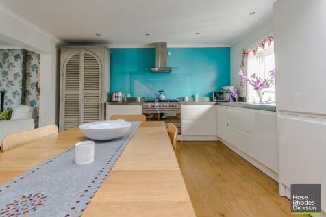 Kitchen / Dining Roo
