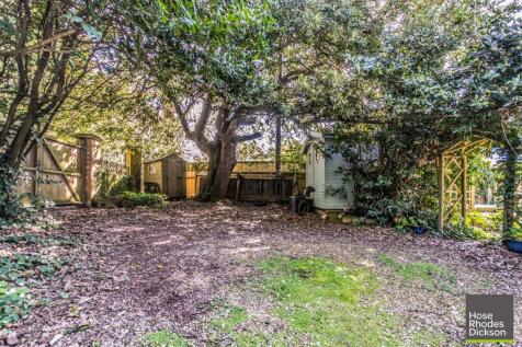 Garden &amp; Parking Are