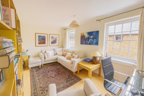 Living Room/Bedroom