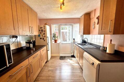 Kitchen 2 .jpeg