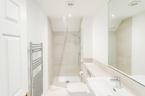 Ensuite to Master Bed.png
