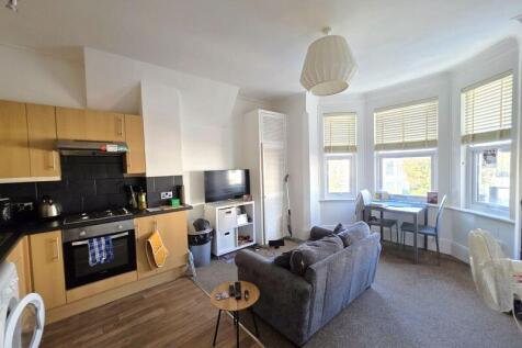 Lounge/ Kitchen
