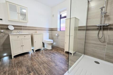En-Suite Ground floo