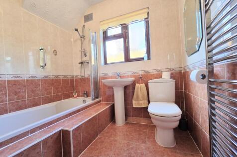 Ground floor bathroo