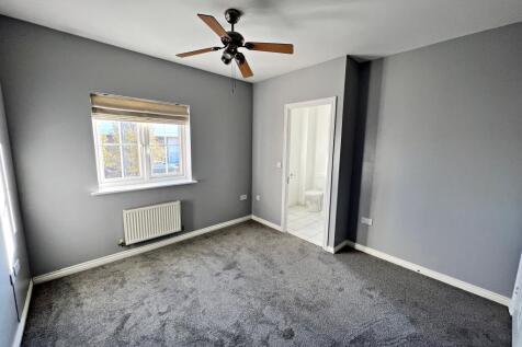 Main Bedroom (2)