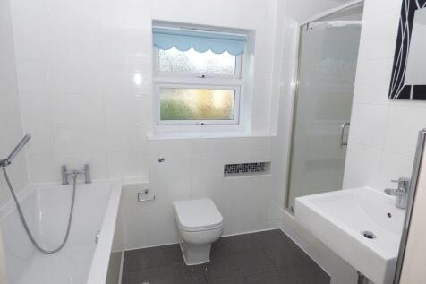 4 Parkview - Bathroo