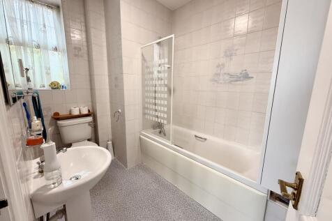 En-suite to ground f