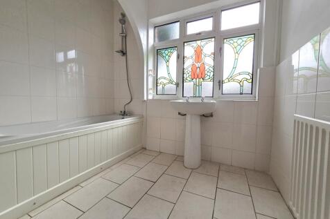 Ground floor Bathroo