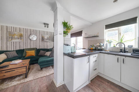 Kitchen / Reception
