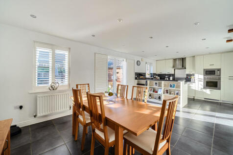 1371605-12-68fb4b...