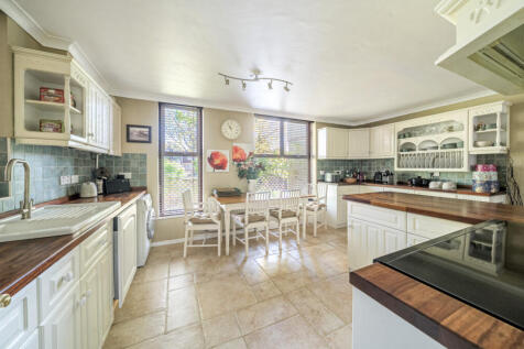 1373013-5-68ff46f...