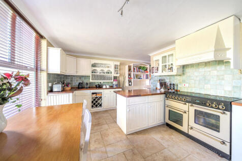 1373013-6-68ff46f...