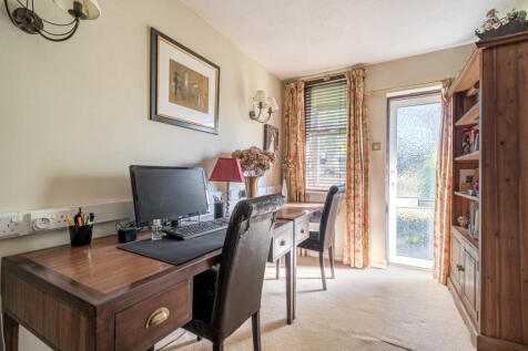 1373013-1-68ff46c...