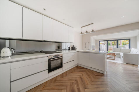 1372368-4-6900d0b...