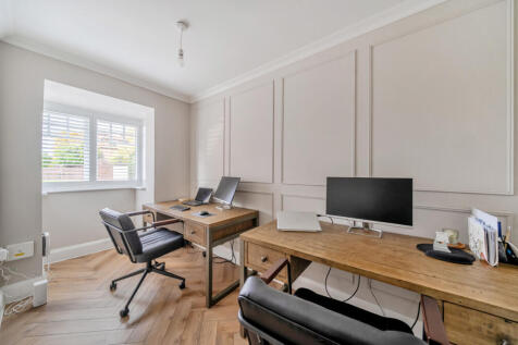 1372368-2-6900d01...