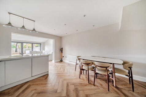 1372368-5-6900d0c...