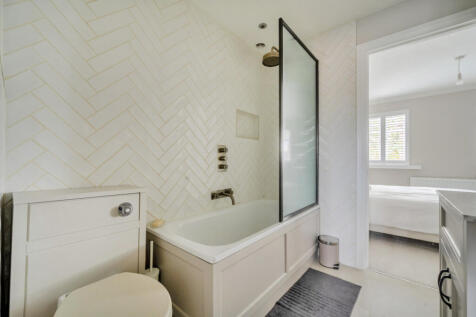 1372368-17-6900d3...