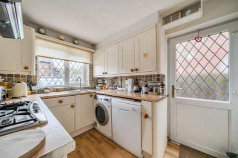 1372907-7-69023a6...