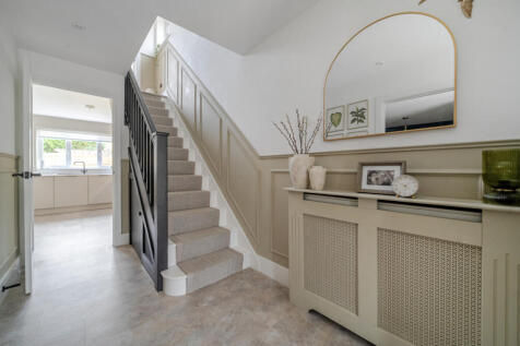 1372706-7-690b424...