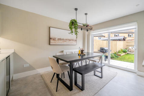 1372706-9-690b522...