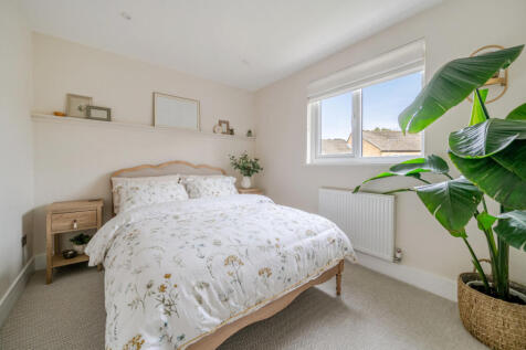 1372706-5-690b422...