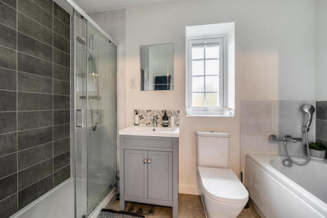 1373596-15-690c8e...