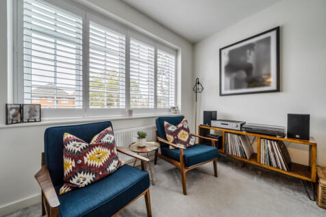 1373596-3-690c8cd...