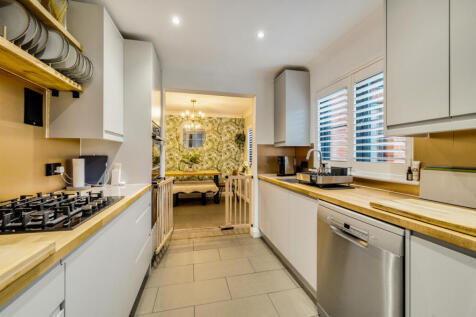 1375749-4-690c74f...