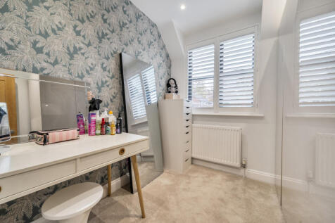 1375749-8-690c7e7...