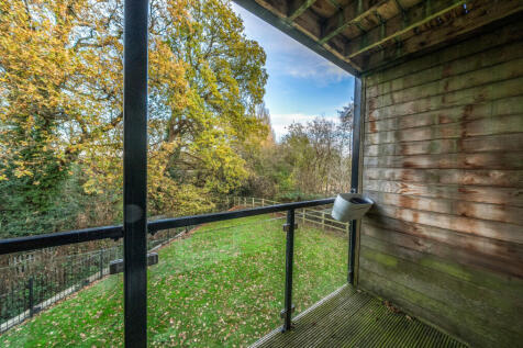 1385350-7-692736d...