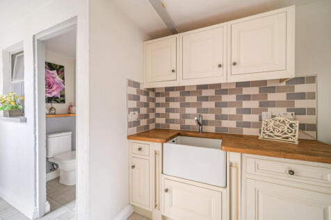 1381743-9-692d89c...