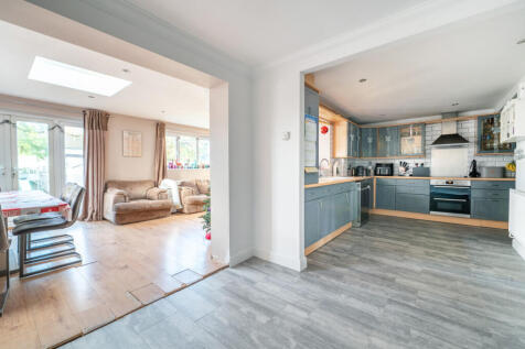 1382133-6-6939a60...