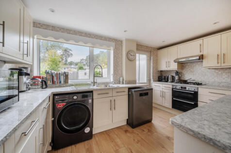 1361685-7-68ee1a0...