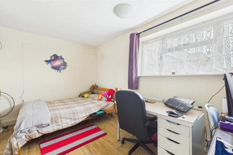 CAM05136G0-PR0031-STILL014.jpg