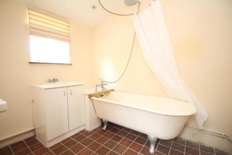 122 Christchurch Road Ground Floor Bathroom.JPG