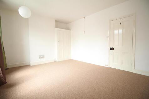 122 Christchurch Road Master Bedroom1.JPG