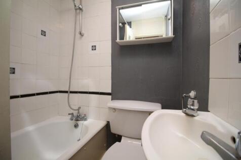 122 Christchurch Road First Floor Bathroom.JPG